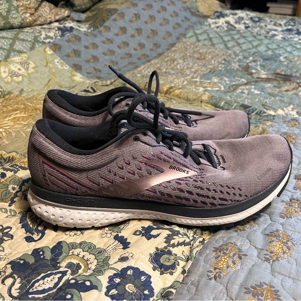 Brooks women’s Running Shoe - Black with Purple
